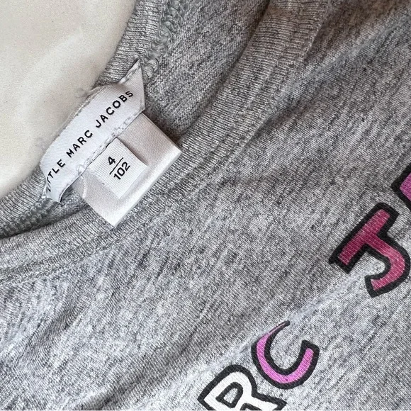 LITTLE MARC JACOBS GIRLS SIZE 4 GREY WITH GRAPHIC TSHIRT SHORT SLEEVE - Picture 3 of 4